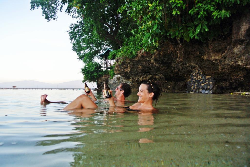Bunaken Divers Sea Breeze Resort Exterior photo