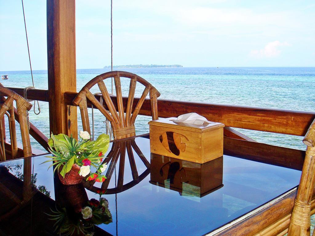 Bunaken Divers Sea Breeze Resort Exterior photo