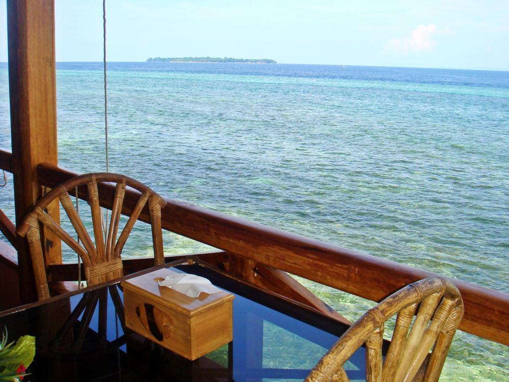Bunaken Divers Sea Breeze Resort Exterior photo
