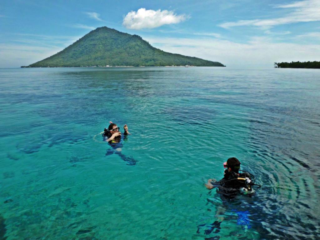 Bunaken Divers Sea Breeze Resort Exterior photo