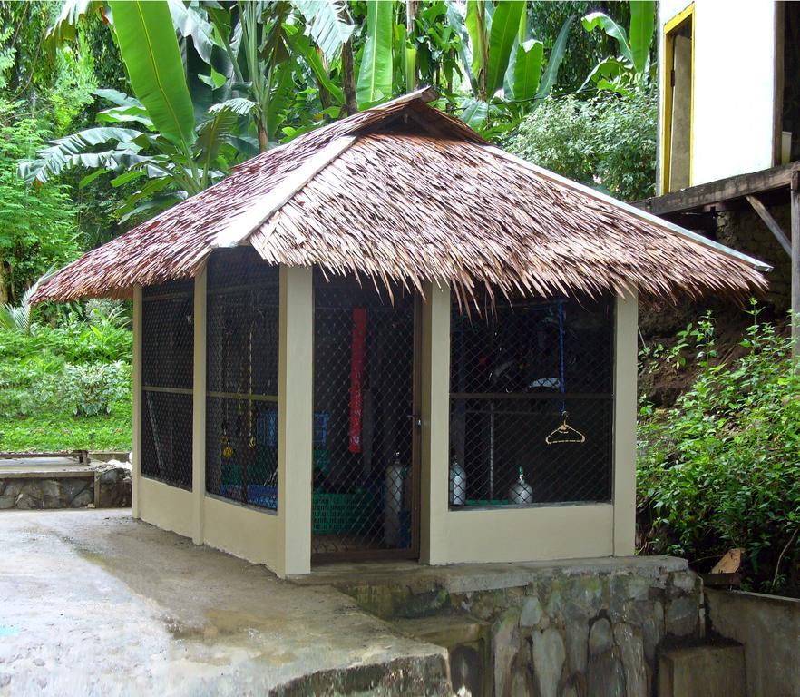 Bunaken Divers Sea Breeze Resort Exterior photo