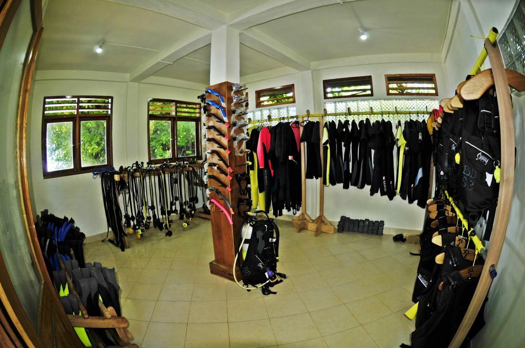 Bunaken Divers Sea Breeze Resort Exterior photo