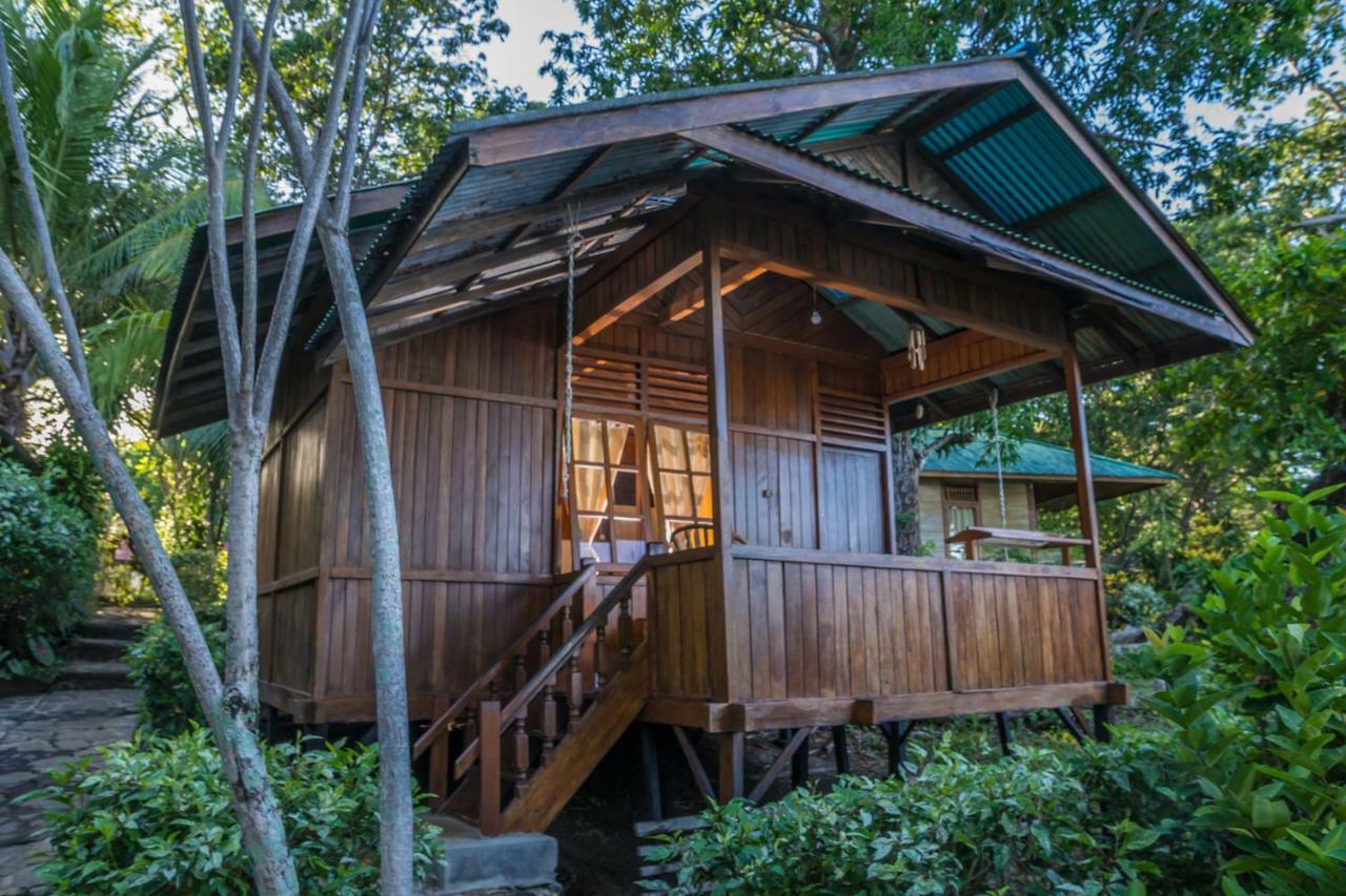 Bunaken Divers Sea Breeze Resort Exterior photo
