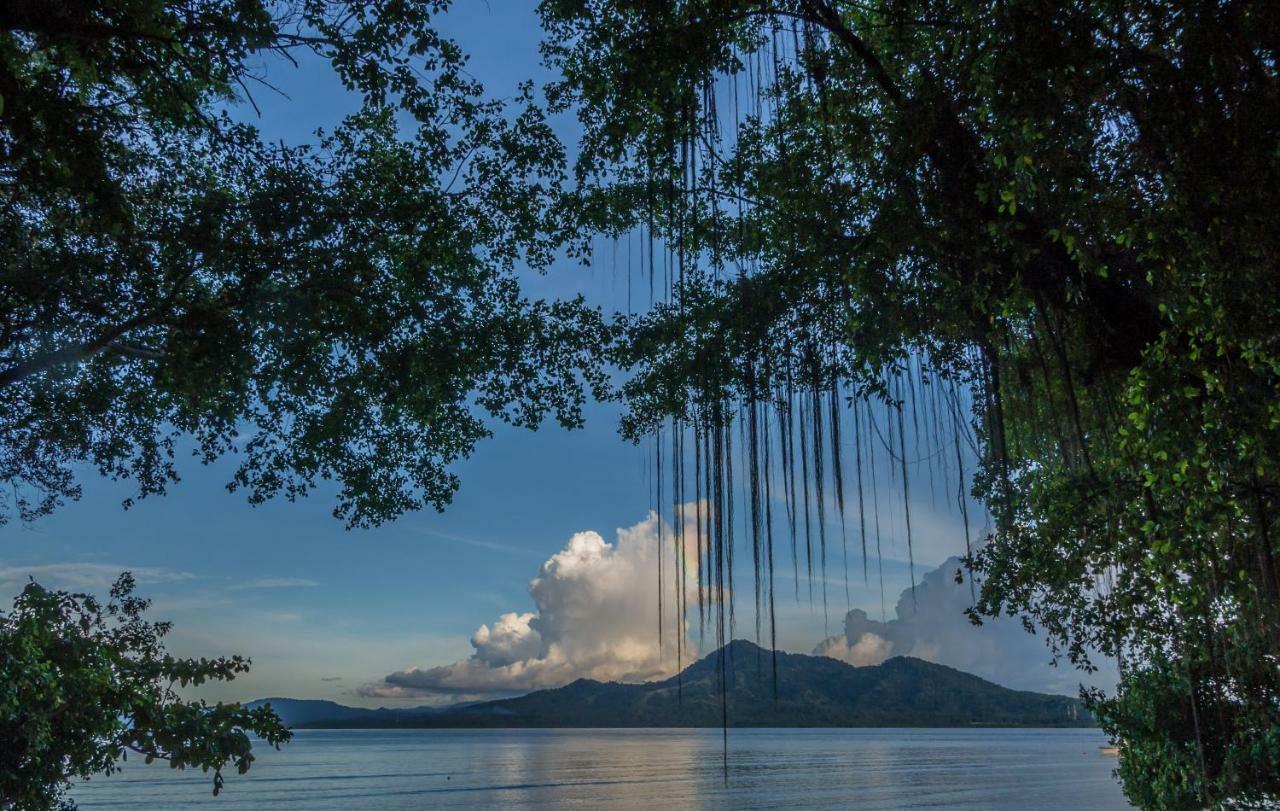 Bunaken Divers Sea Breeze Resort Exterior photo