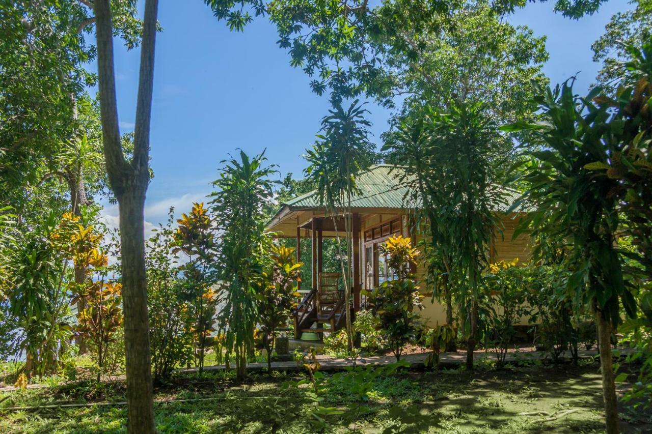 Bunaken Divers Sea Breeze Resort Exterior photo